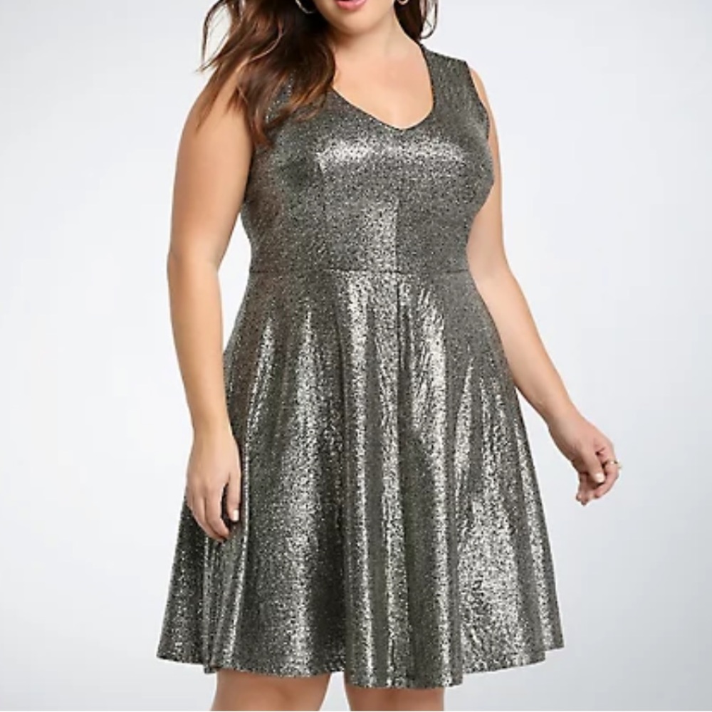 Torrid Size 4 Foiled Texture Skater Dress EUC.